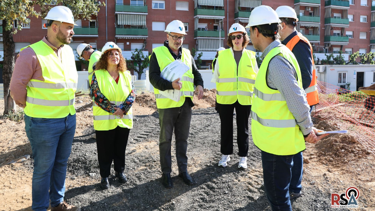 Isabel Marcos, regidora de barrio de La Plana, en una reunión con vecinas de Sant Andreu de la Barca