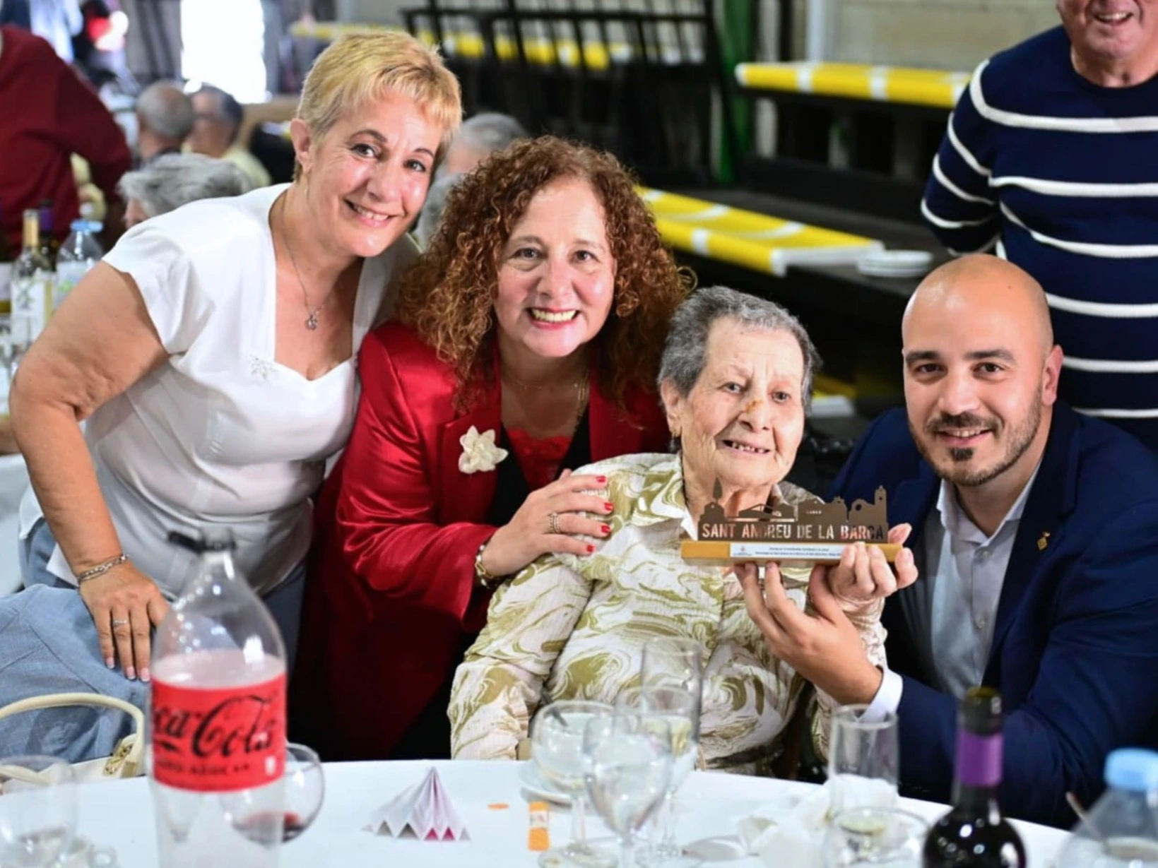 Entrega de placas conmemorativas a los vecinos más veteranos del municipio